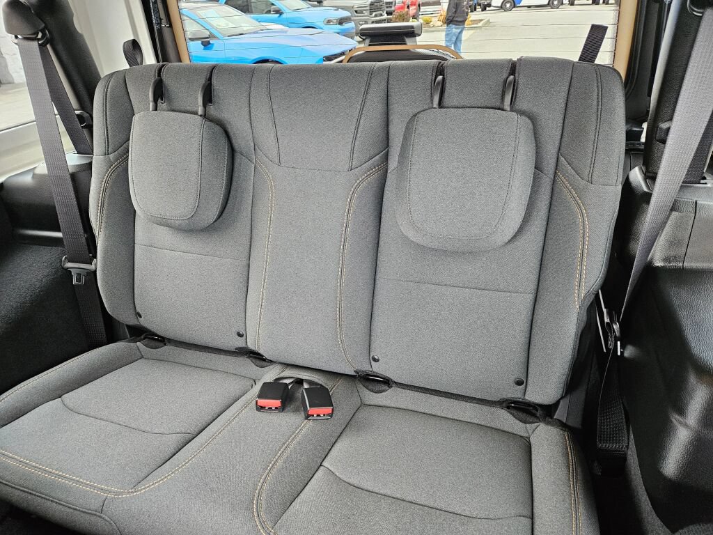 Used 2025 Jeep Wrangler Sport AWD/4WD image 12