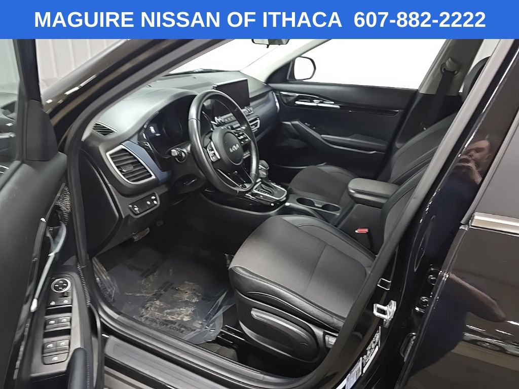 Used 2023 Kia Seltos S w/ Navigation Package AWD/4WD image 28