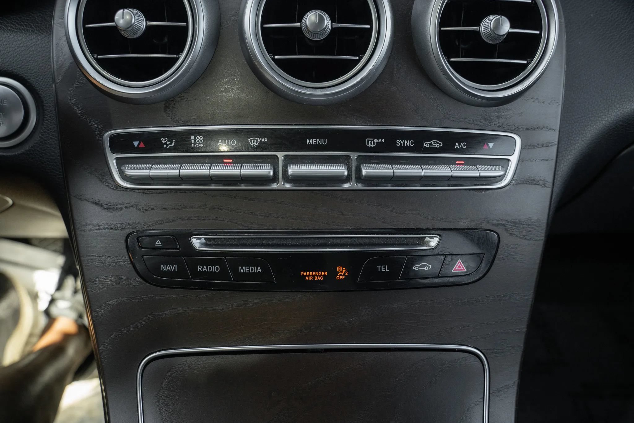 Used 2019 Mercedes-Benz GLC 300 4MATIC w/ Premium Package image 27
