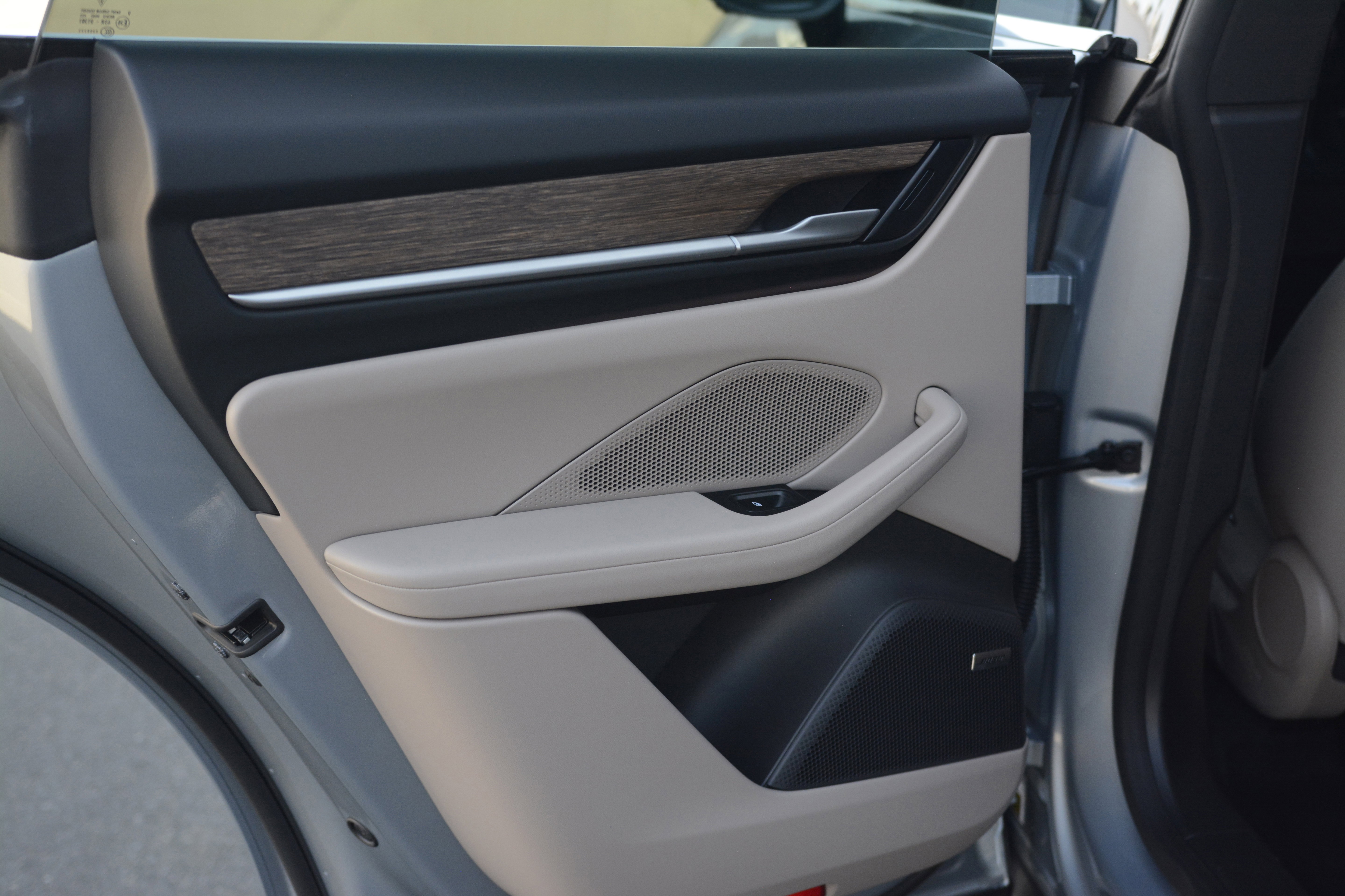 Certified 2025 Porsche Macan 4S Electric image 25