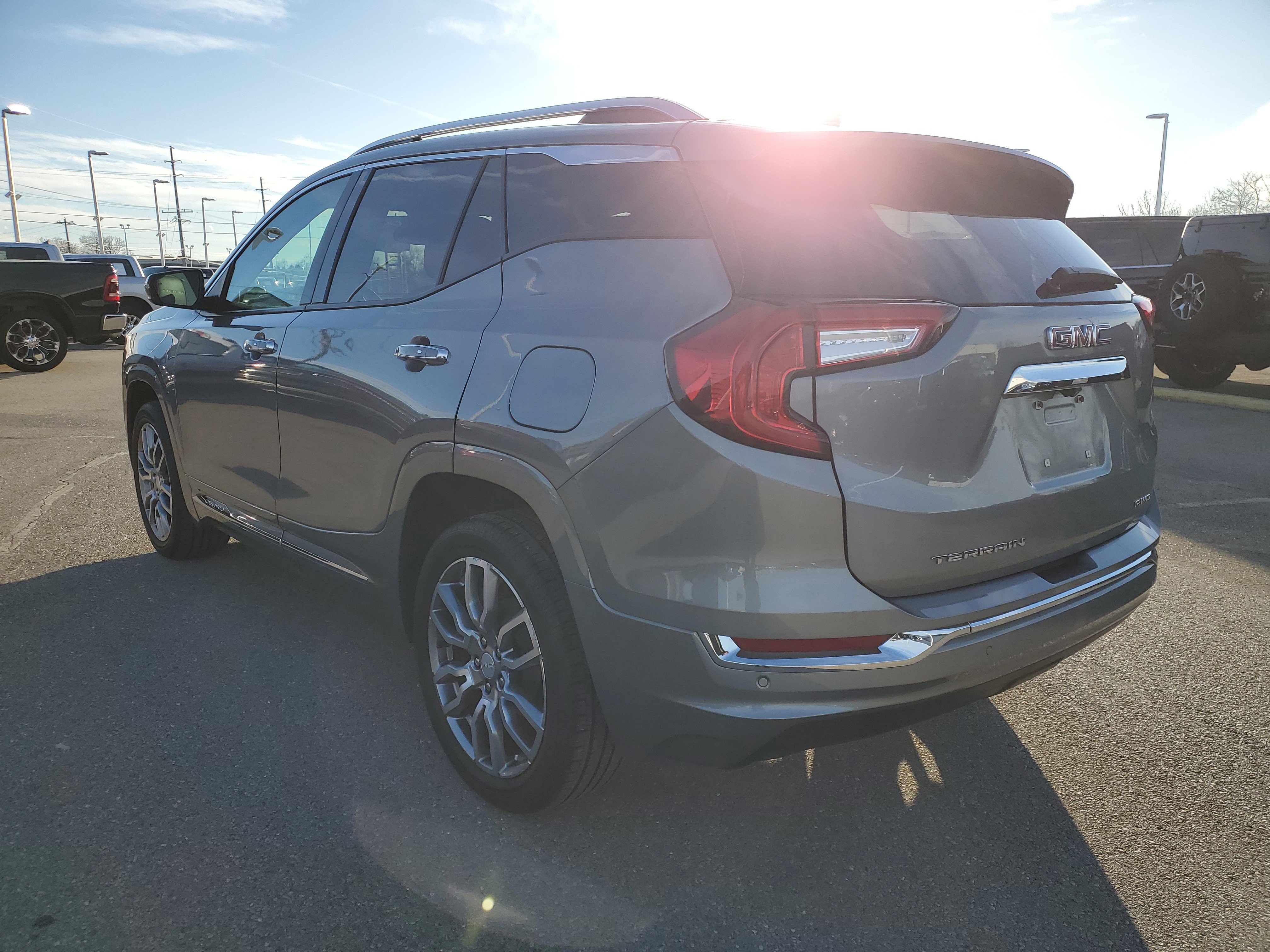Used 2023 GMC Terrain Denali image 3