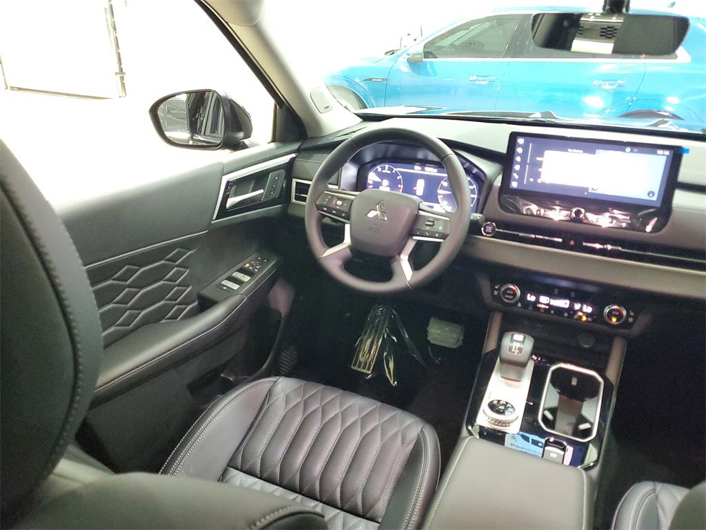 New 2025 Mitsubishi Outlander SEL image 16