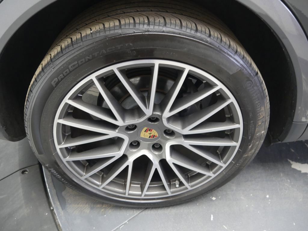 Certified 2023 Porsche Cayenne image 15