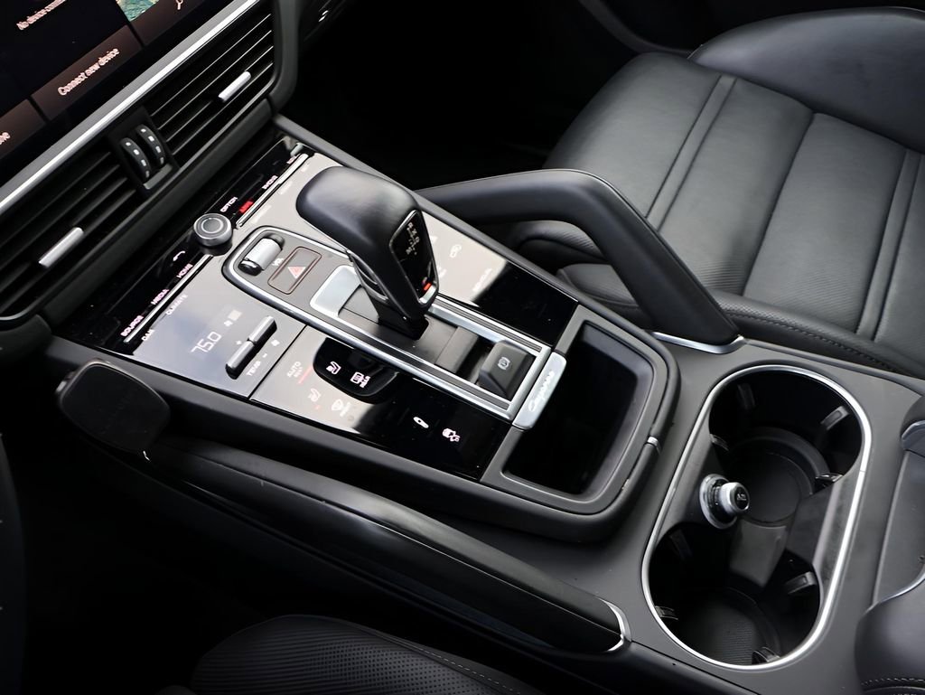 Certified 2023 Porsche Cayenne Turbo S AWD/4WD image 25