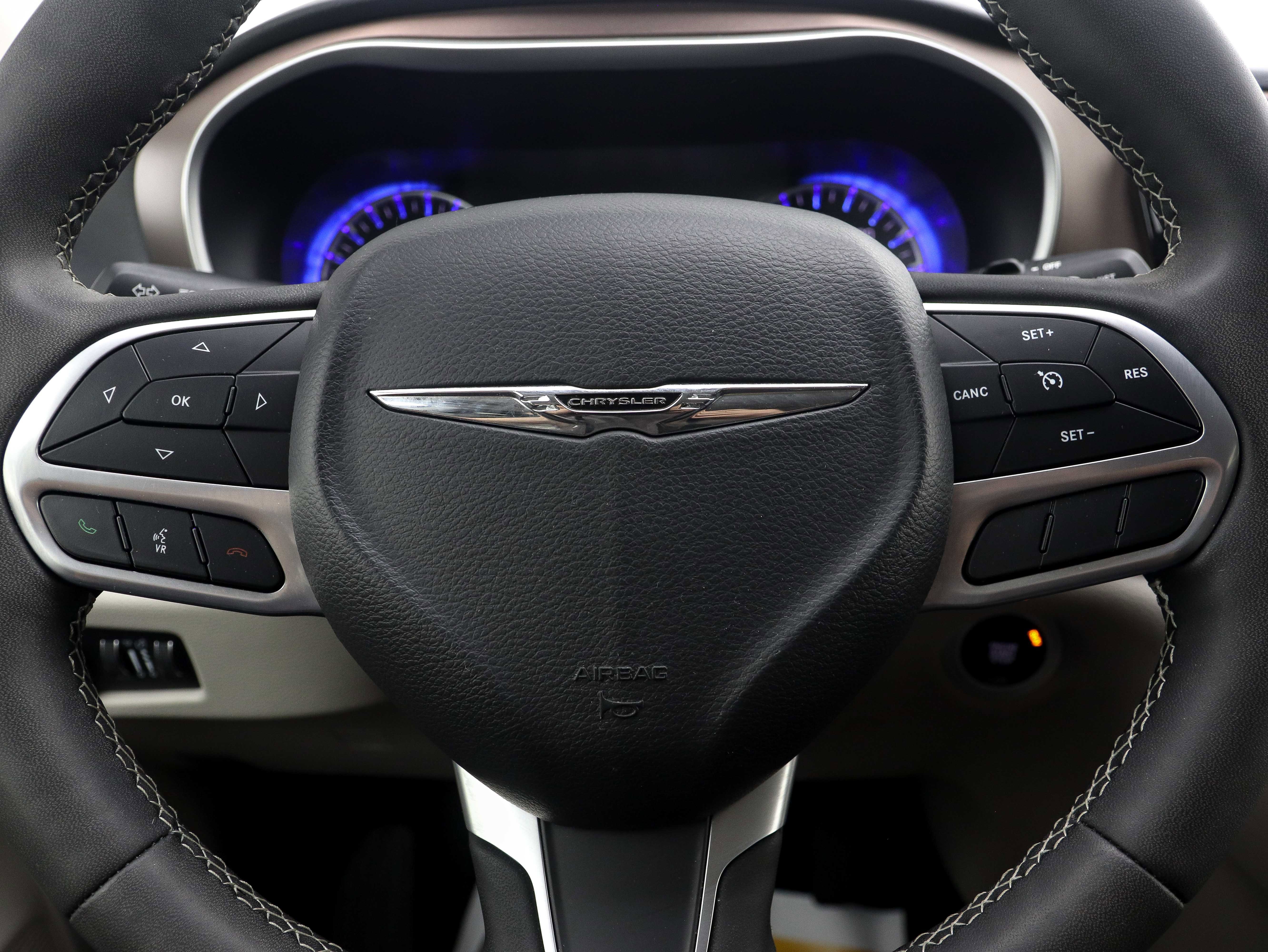 Used 2023 Chrysler Voyager LX image 29