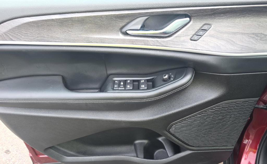 Used 2024 Jeep Grand Cherokee L Limited w/ Luxury Tech Group II image 8