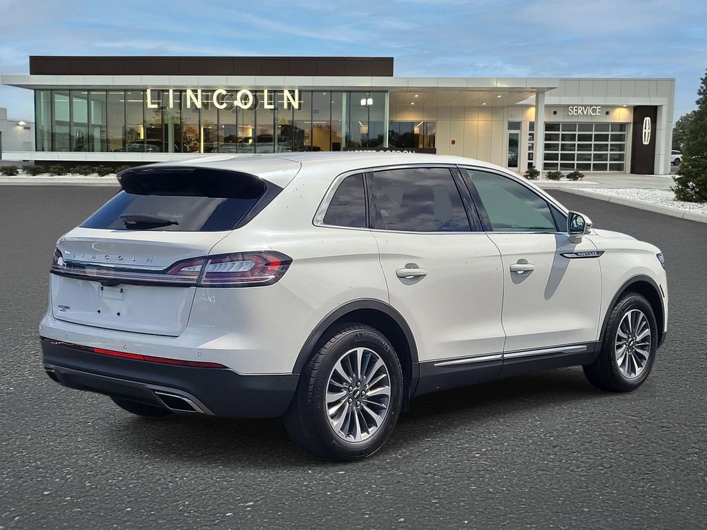 Used 2022 Lincoln Nautilus FWD w/ Premium Package image 4