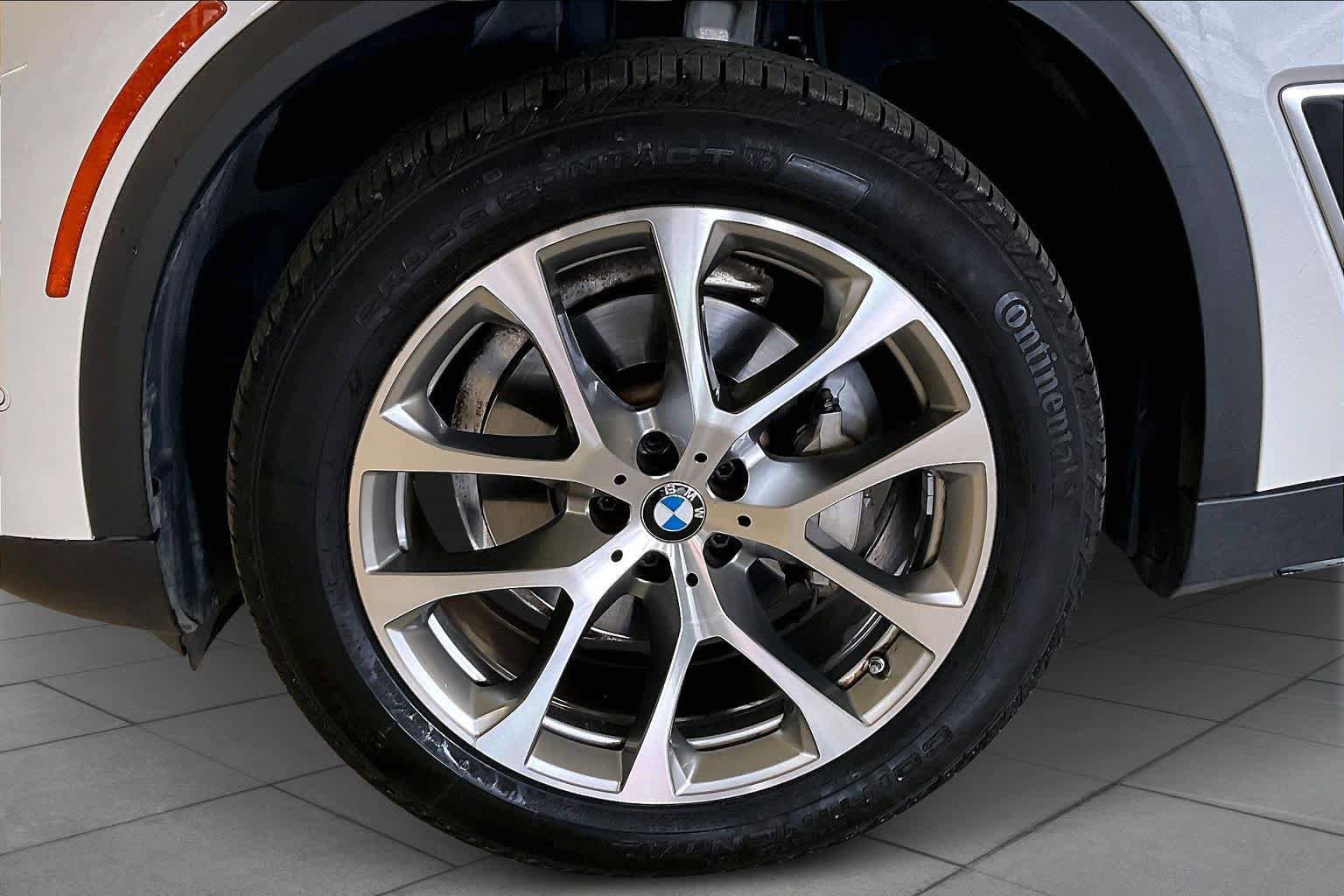Used 2022 BMW X5 xDrive40i w/ Premium Package AWD/4WD image 10
