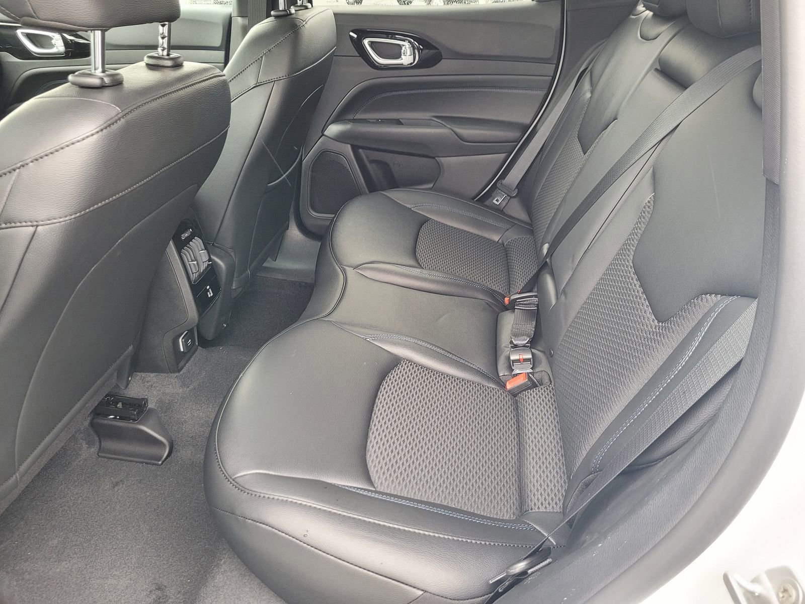 New 2026 Jeep Compass Latitude image 8