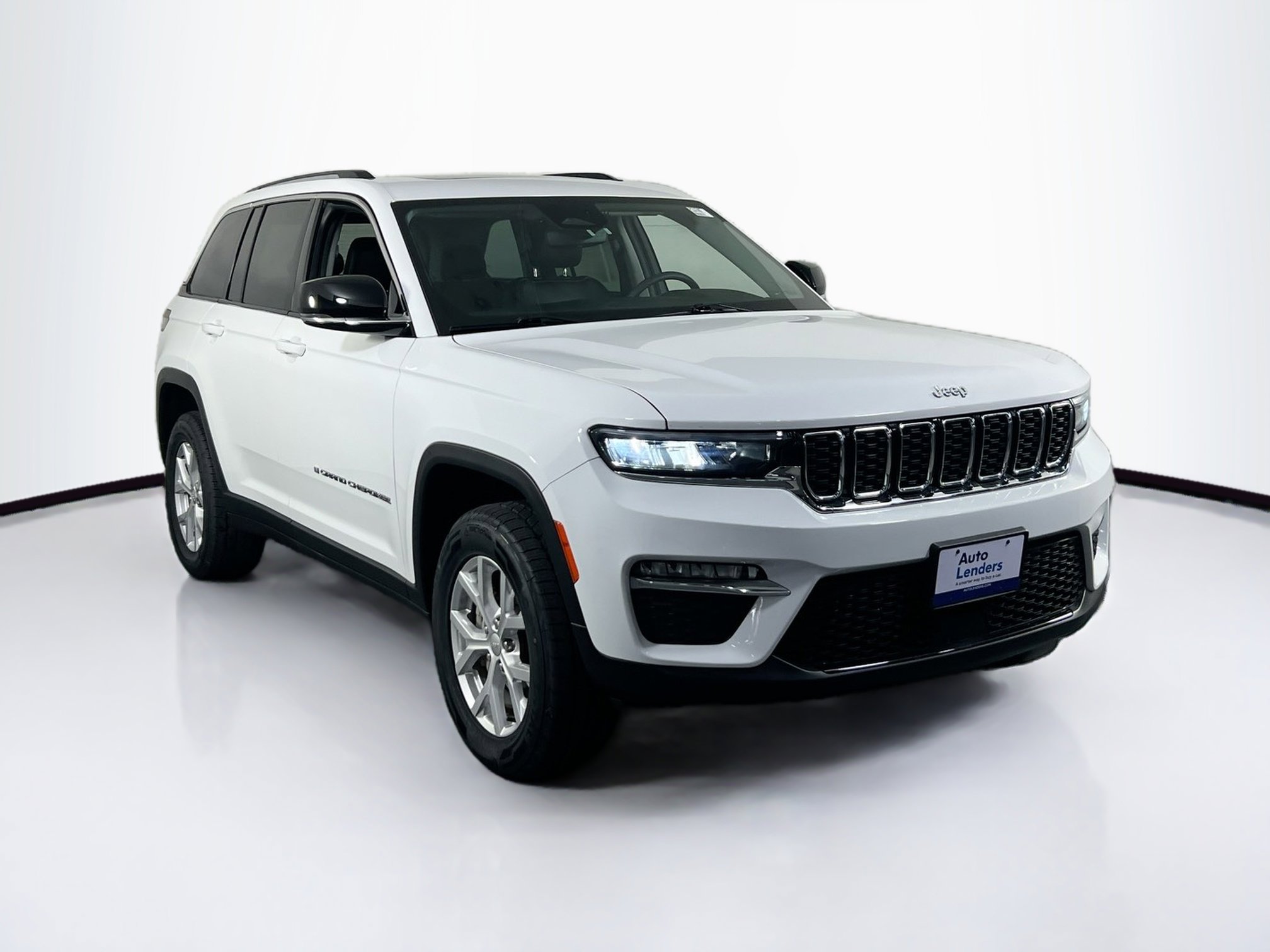 Used 2023 Jeep Grand Cherokee Limited image 3