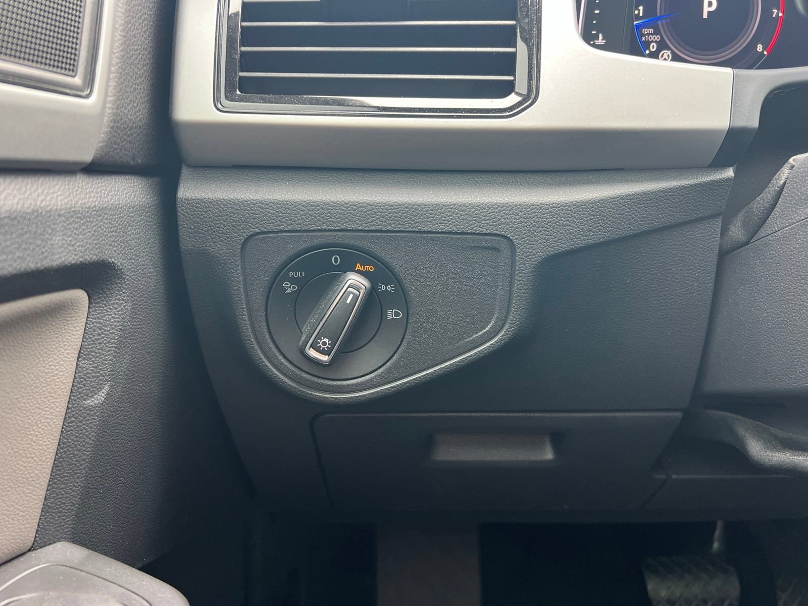 Used 2022 Volkswagen Atlas SE FWD image 24
