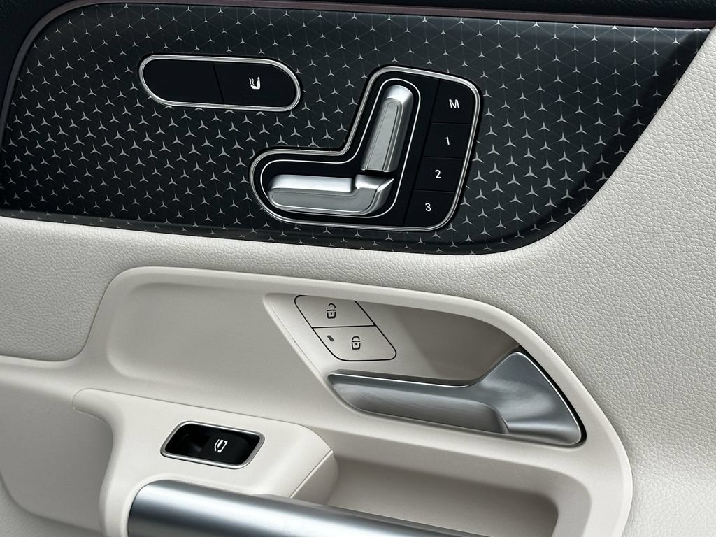 Certified 2025 Mercedes-Benz GLA 250 4MATIC image 17