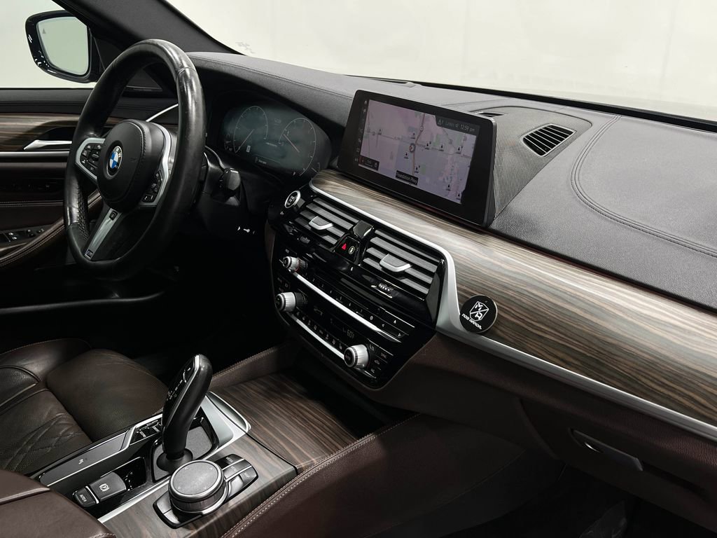 Used 2019 BMW M550i xDrive image 21