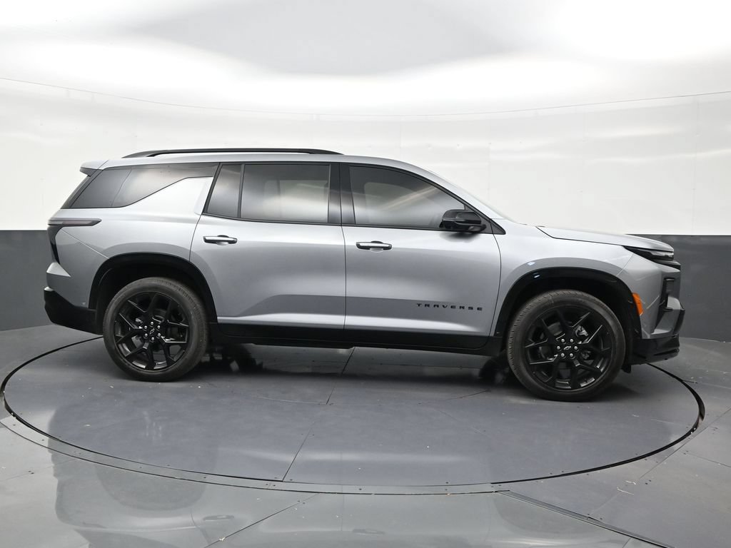 Used 2026 Chevrolet Traverse RS FWD image 6