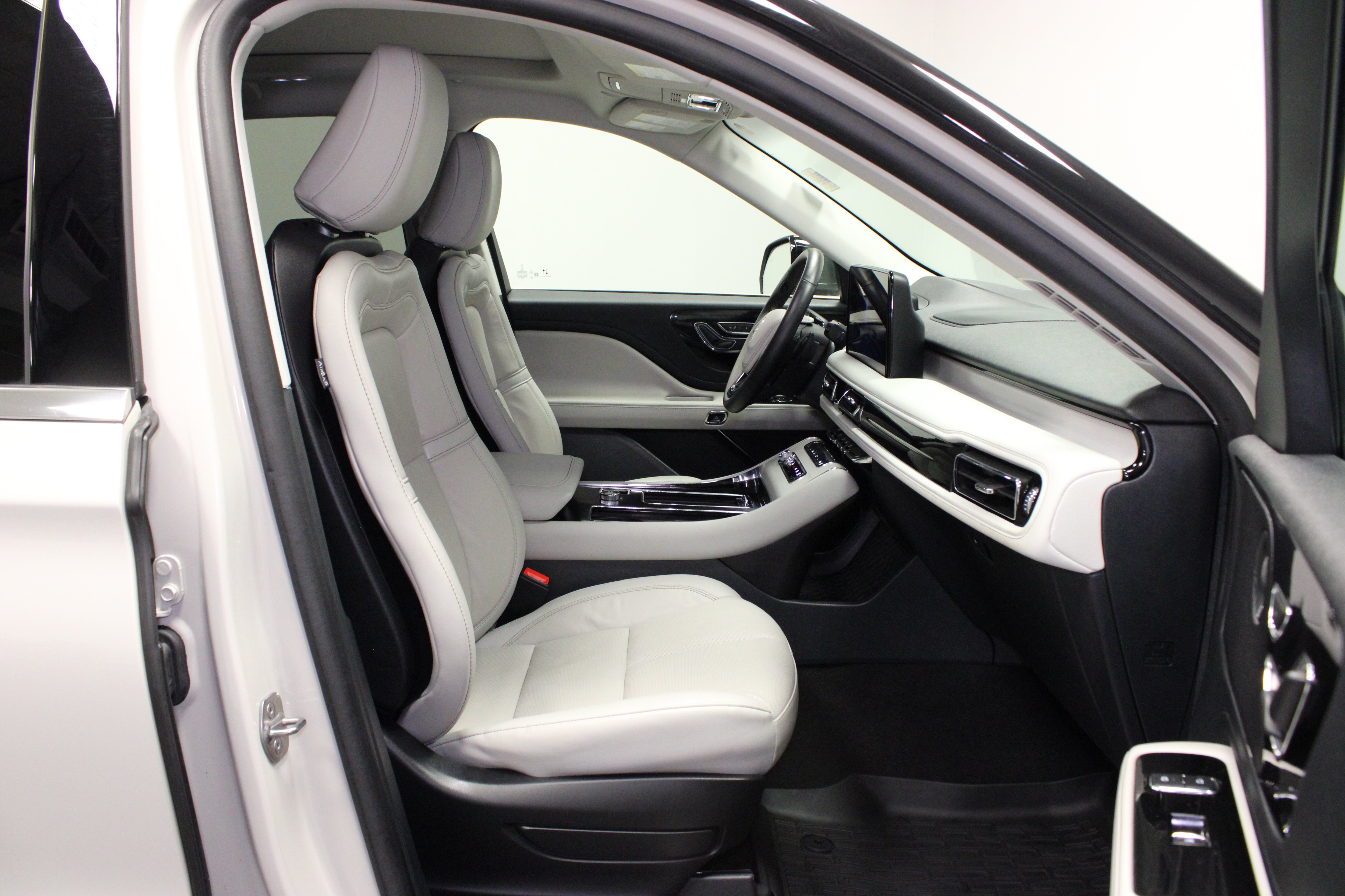 Used 2025 Lincoln Aviator Reserve w/ Illumination Package RWD image 15
