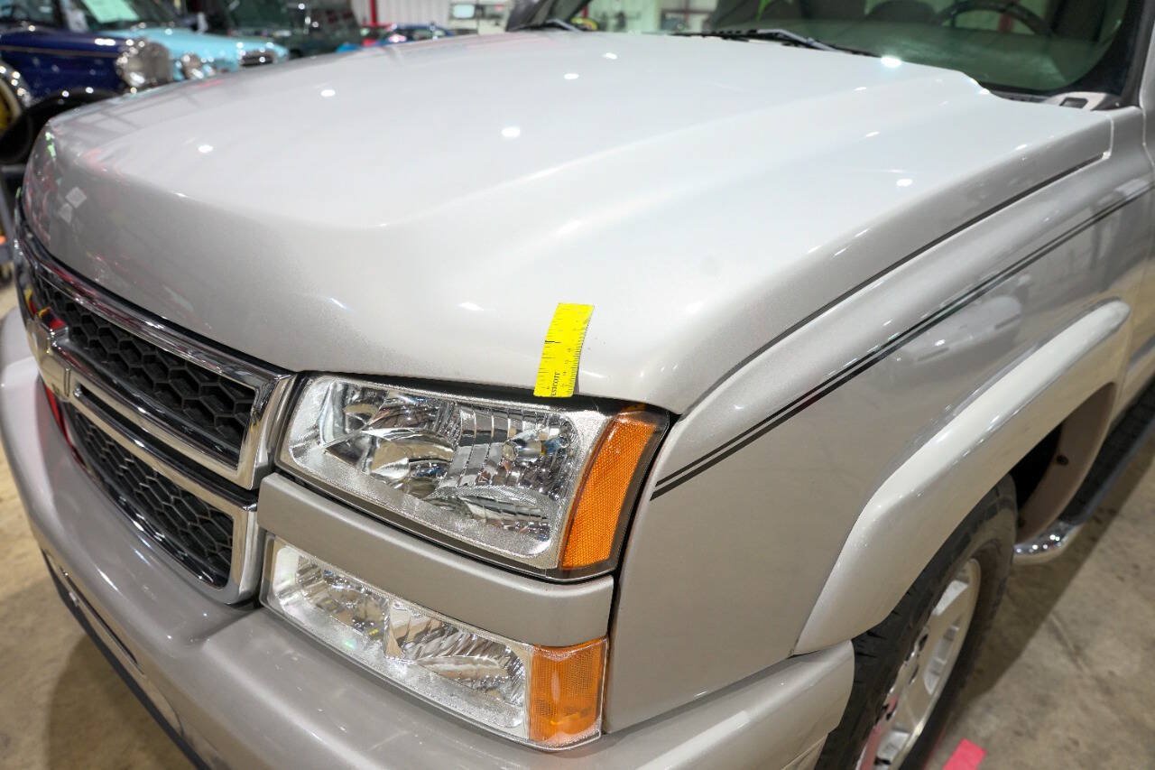 Used 2006 Chevrolet Silverado 1500 LT w/ Onstar Plus Package AWD/4WD image 26