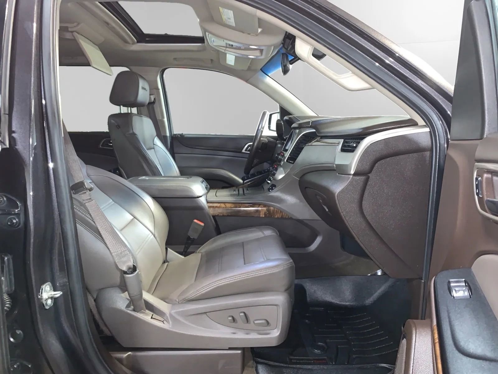 Used 2015 GMC Yukon XL Denali w/ Premium Package AWD/4WD image 23