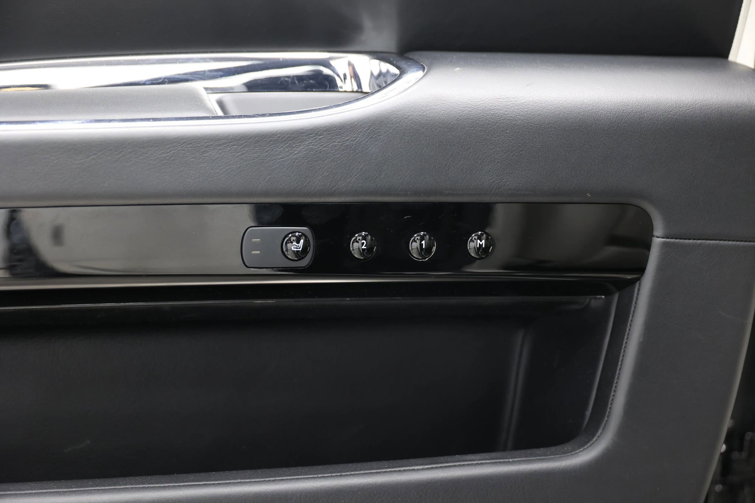 Used 2017 Rolls-Royce Ghost Series II Sedan 4D image 96