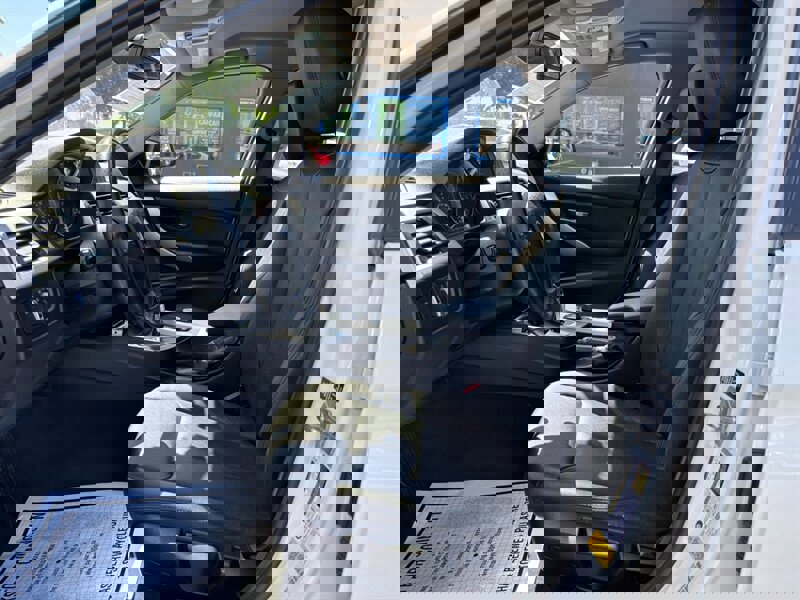 Used 2014 BMW 320i Sedan image 10