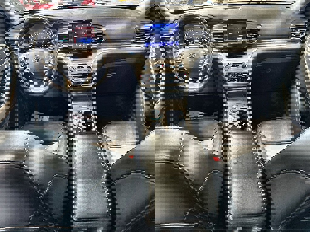 Used 2022 Ford Explorer XLT w/ Equipment Group 202A image 26