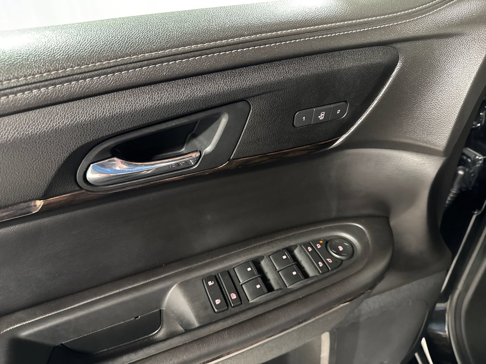 Used 2015 GMC Acadia Denali AWD/4WD image 16