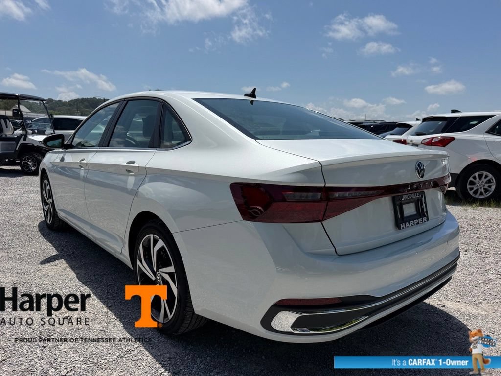 Used 2025 Volkswagen Jetta SEL FWD image 3