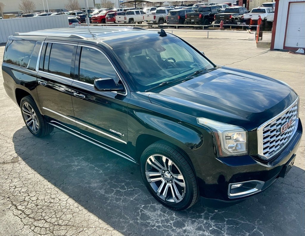Used 2019 GMC Yukon XL Denali w/ Denali Ultimate Package image 4