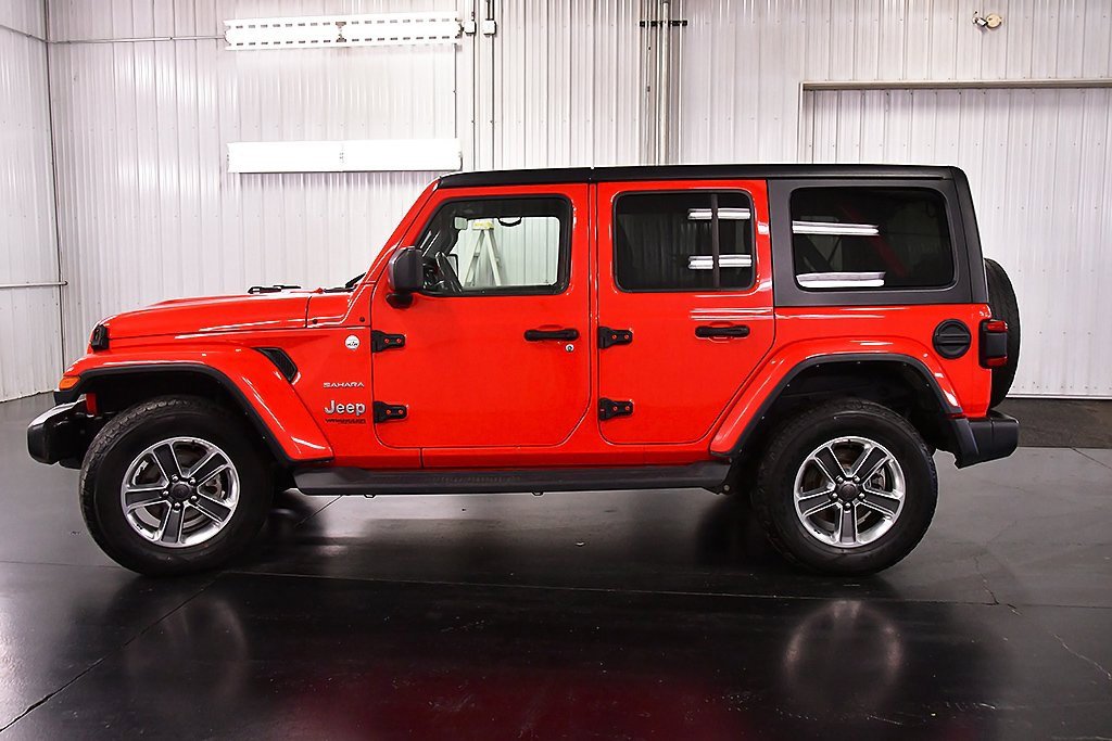 Used 2022 Jeep Wrangler Unlimited Sahara w/ Dual Top Group image 4