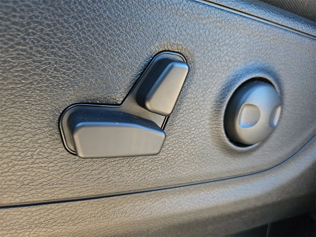 New 2026 RAM 1500 4x4 Crew Cab image 14