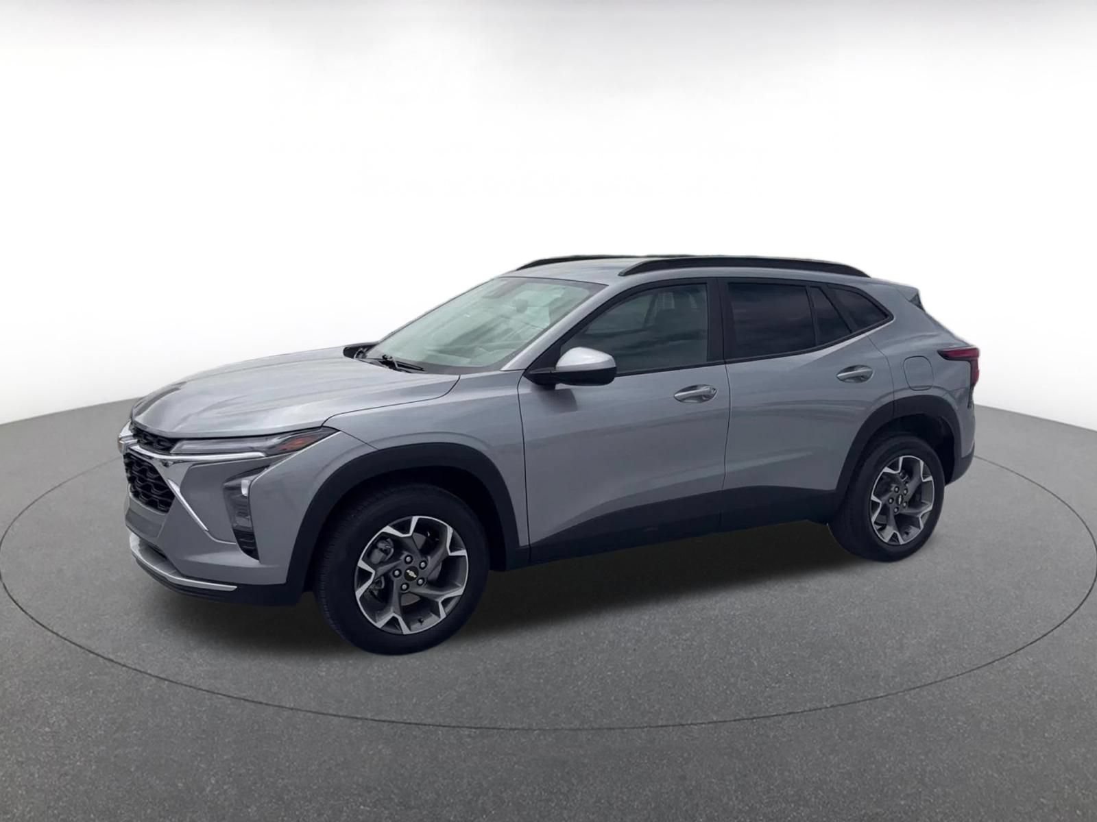 Used 2025 Chevrolet Trax LT FWD image 8