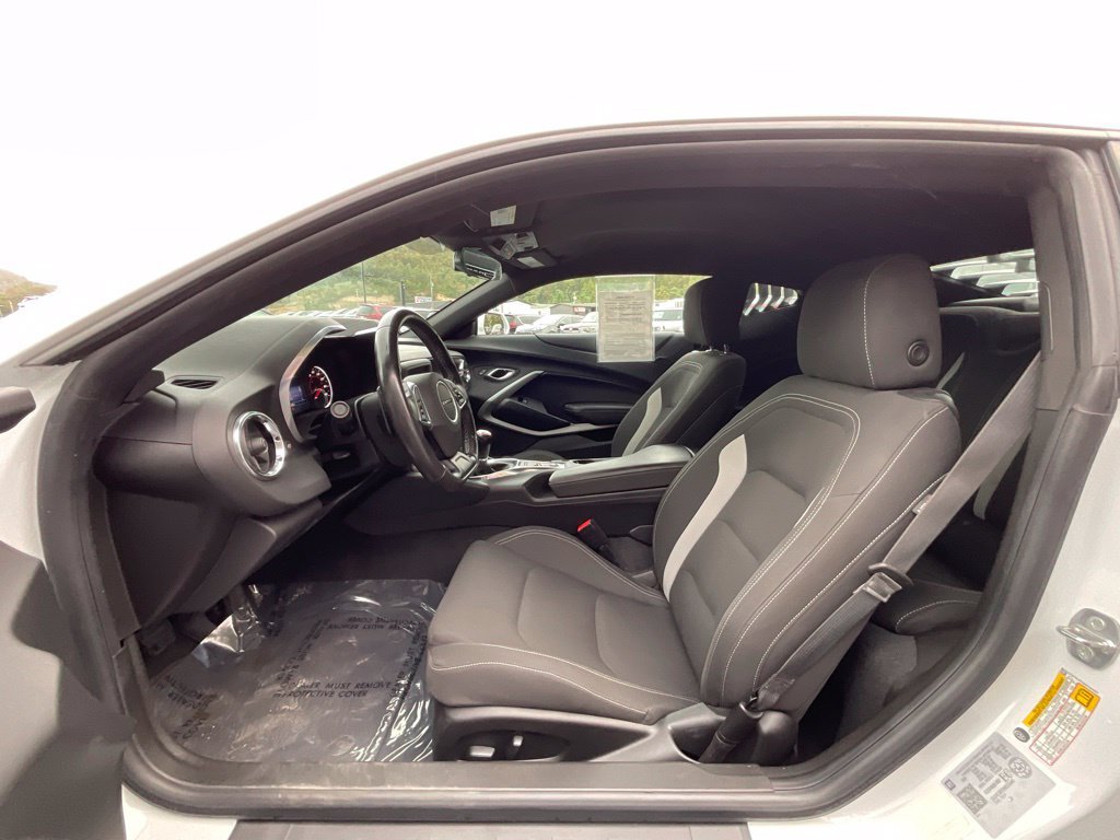 Used 2022 Chevrolet Camaro LT RWD image 9