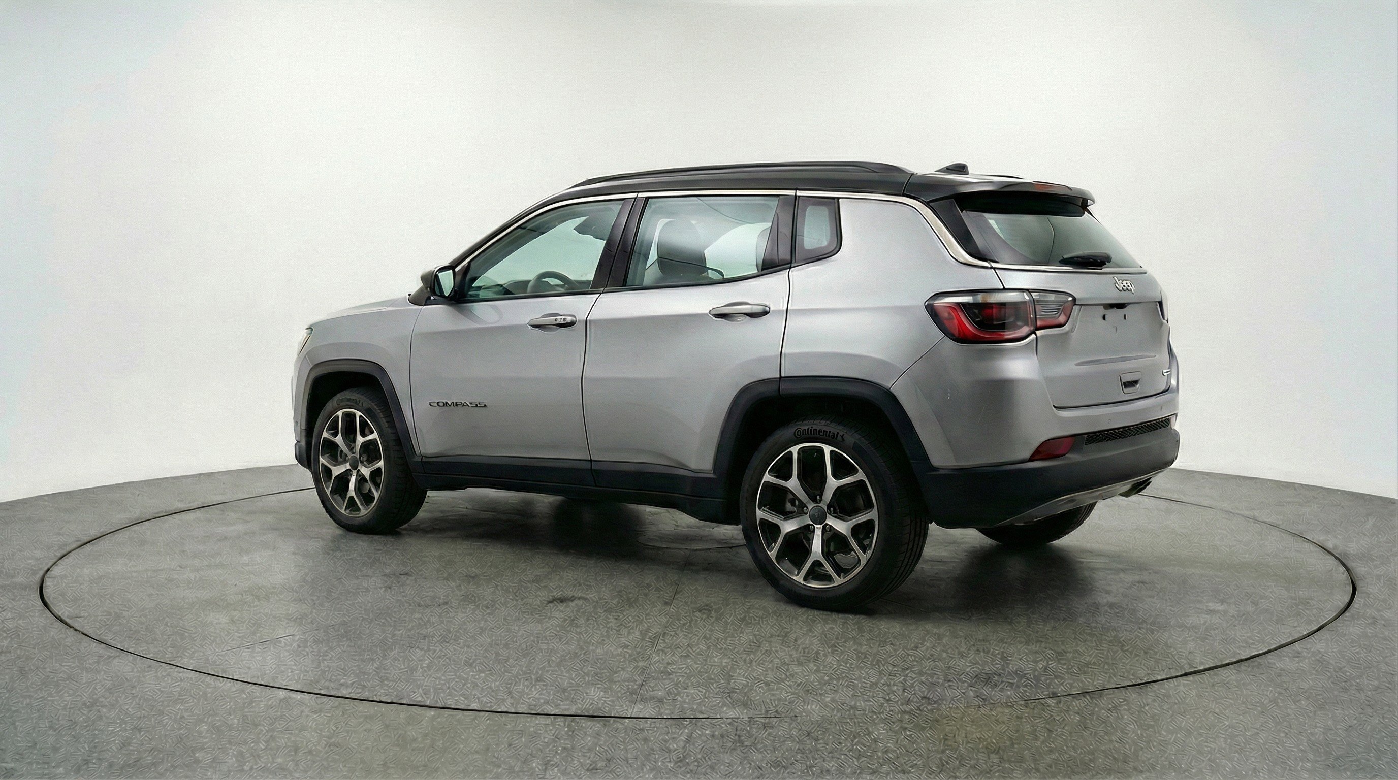 Used 2025 Jeep Compass Limited AWD/4WD image 6