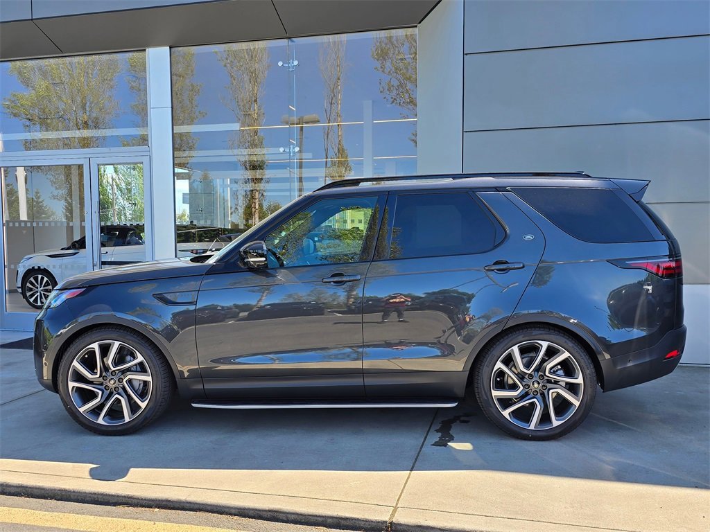 New 2025 Land Rover Discovery S image 4