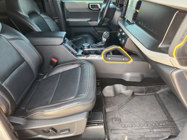 Used 2023 Ford Bronco Badlands w/ Sasquatch Package AWD/4WD image 13
