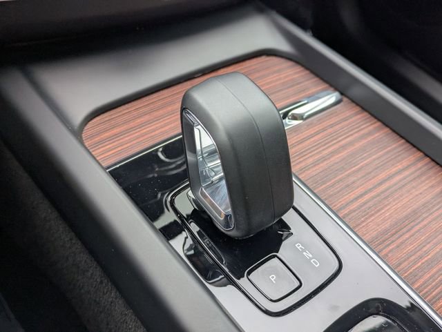 Certified 2023 Volvo XC60 B5 Plus w/ Protection Package Premier AWD/4WD image 20