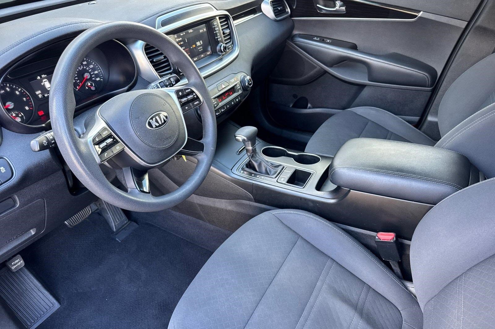 Used 2019 Kia Sorento FWD V6 image 4