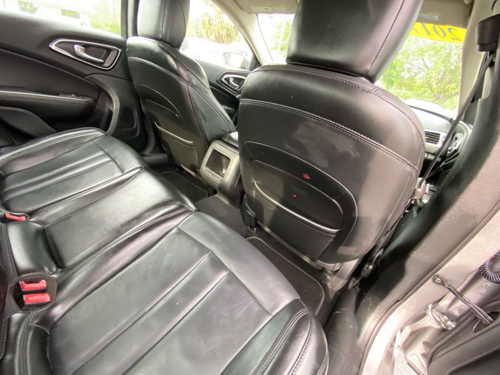 Used 2017 Chrysler 200 Limited Platinum FWD image 30