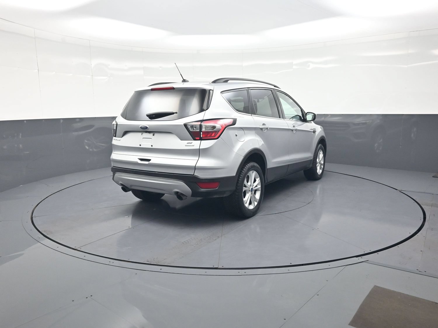 Used 2018 Ford Escape SE FWD image 3