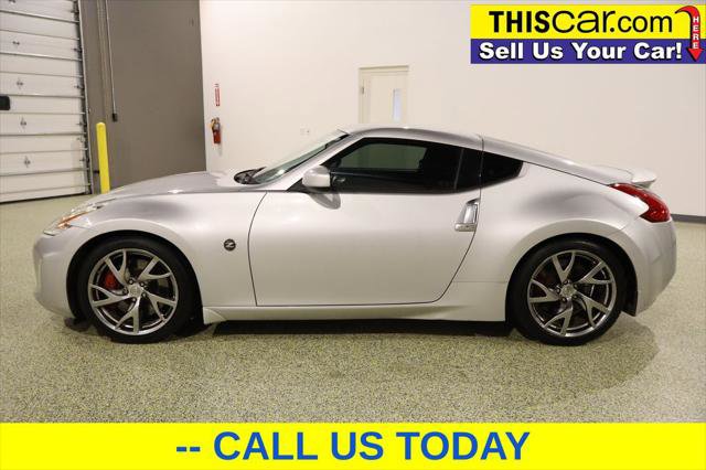 Used 2016 Nissan 370Z w/ Sport Package image 4