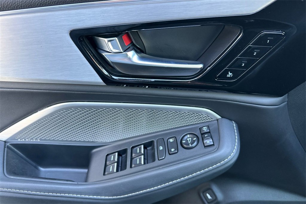 Certified 2023 Acura MDX FWD w/ Technology Package image 15