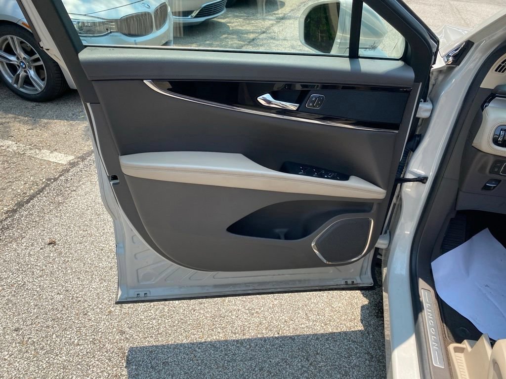 Used 2022 Lincoln Nautilus AWD image 10