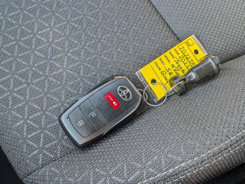 Used 2025 Toyota 4Runner SR5 AWD/4WD image 33