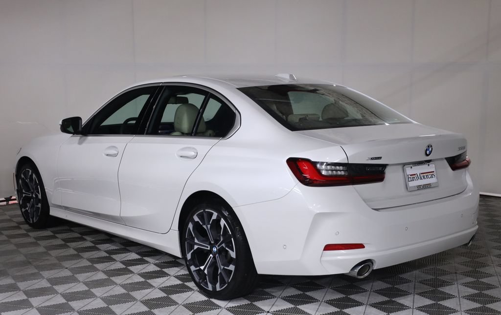 Used 2025 BMW 330i xDrive Sedan w/ Premium Package AWD/4WD image 4