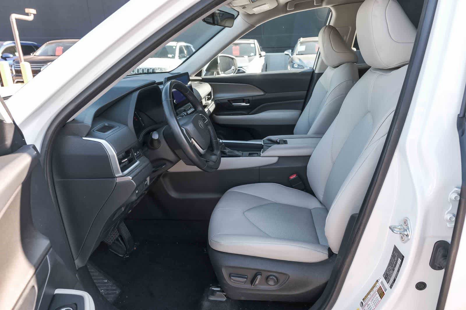 Certified 2024 Toyota Grand Highlander FWD image 21