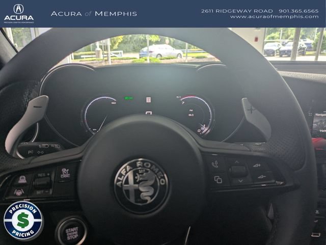 Used 2025 Alfa Romeo Giulia AWD w/ Driving Assist Package image 13