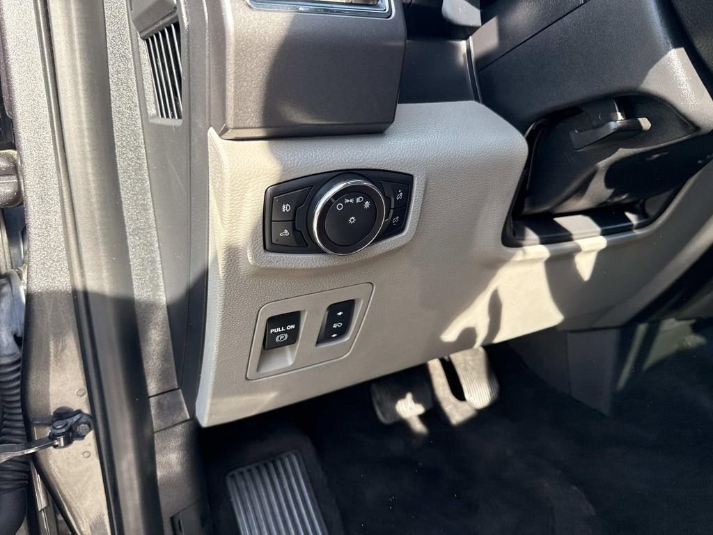 Used 2018 Ford F150 XLT w/ Equipment Group 302A Luxury AWD/4WD image 21