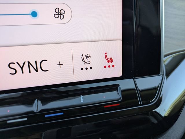 Certified 2025 Volkswagen Atlas SE w/ Black Wheel Package image 24