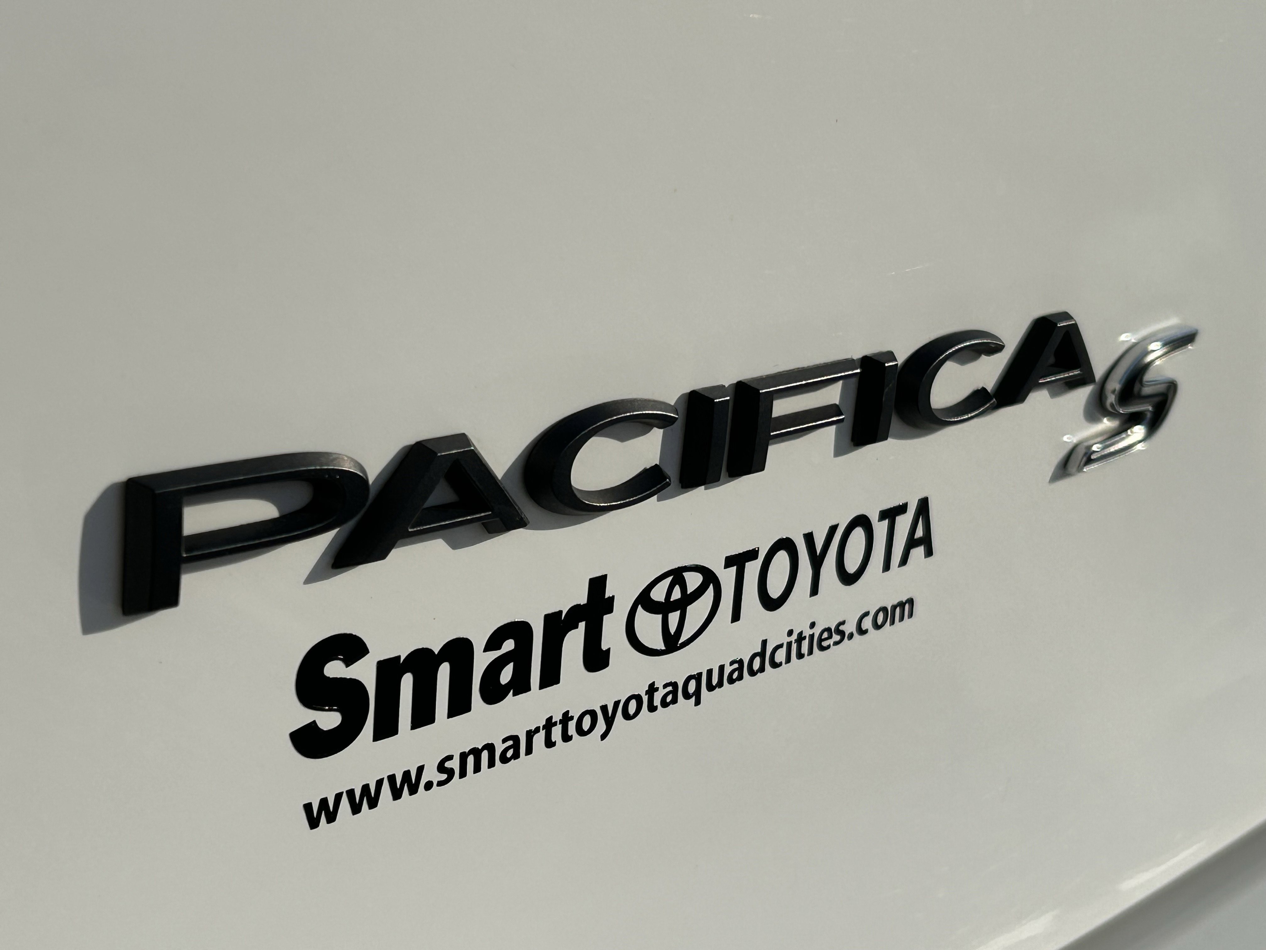 Used 2024 Chrysler Pacifica Limited image 8