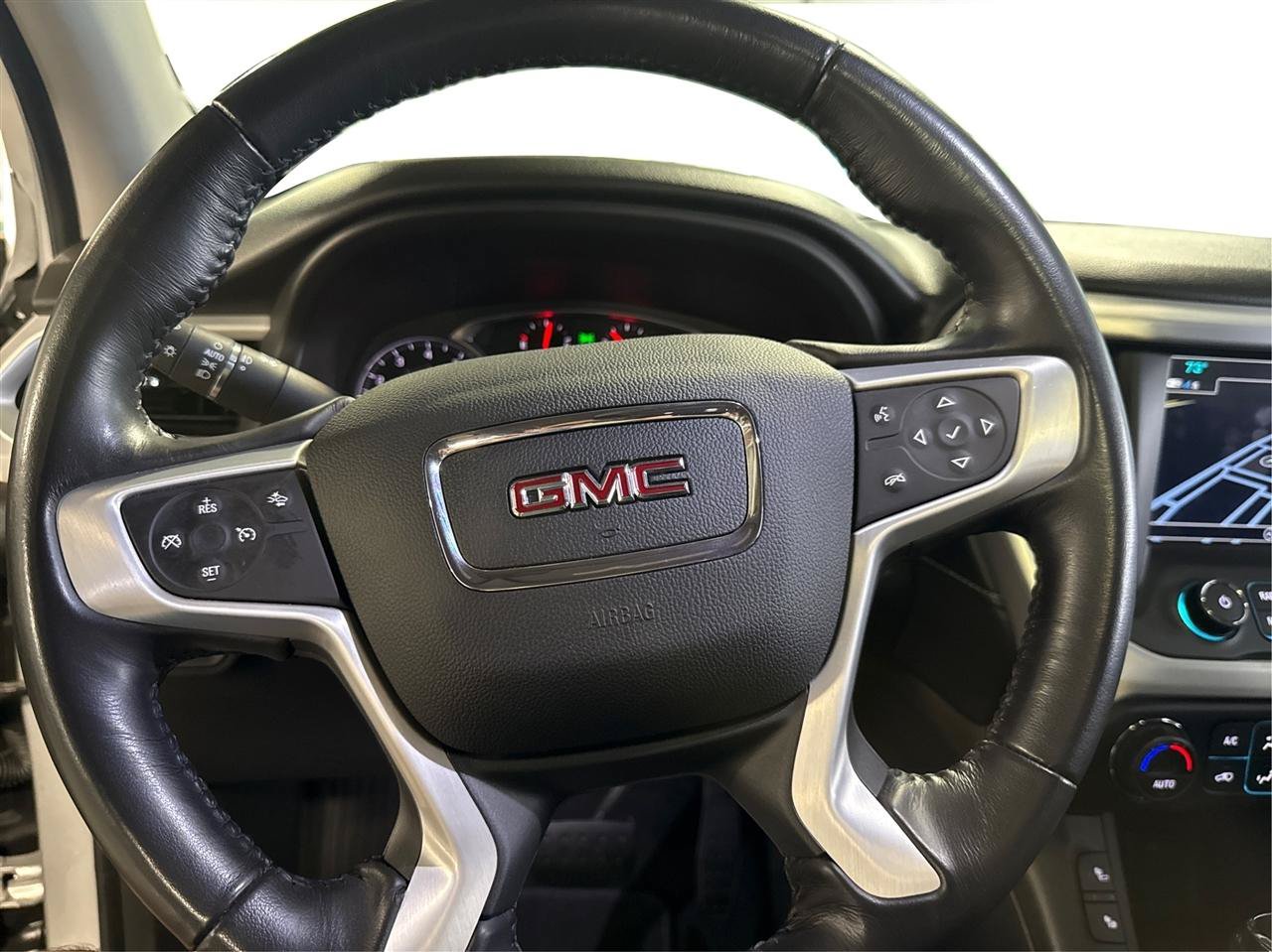 Used 2019 GMC Acadia SLT AWD/4WD image 16