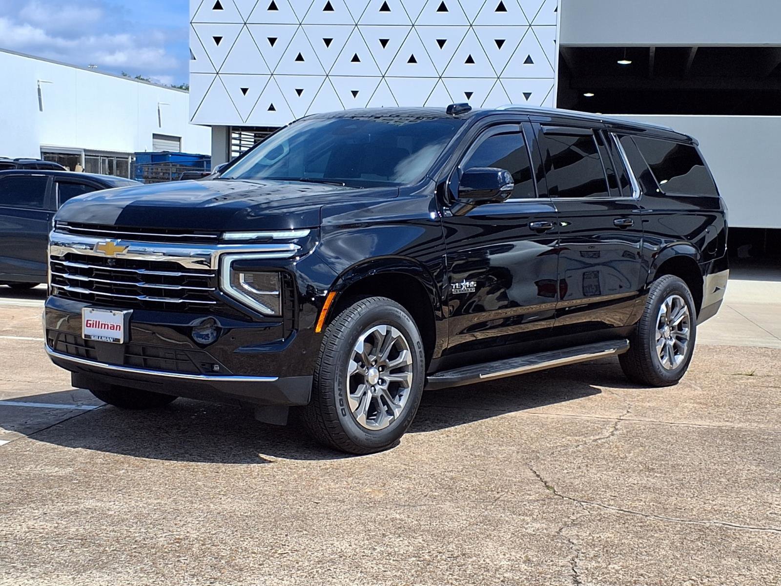 Used 2025 Chevrolet Suburban LT w/ Comfort Package RWD image 24